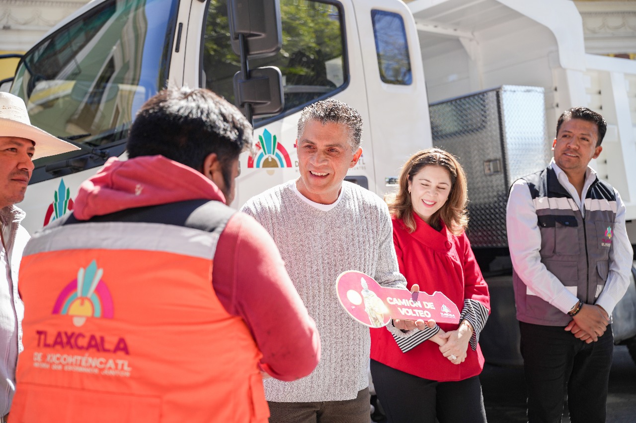 Alfonso Sánchez García pone al servicio de los capitalinos nuevos vehículos para obras y servicios públicos